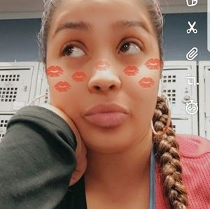 Meet your Posher, Esmeralda